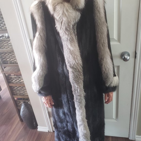 Vintage Full Length Black Mink with Silver Fox Trim Coat - Picture 4 of 5